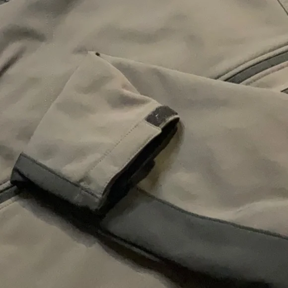 Hawke & Co Men's Charcoal Softshell Jacket. FLAW. XL. - Picture 7 of 11